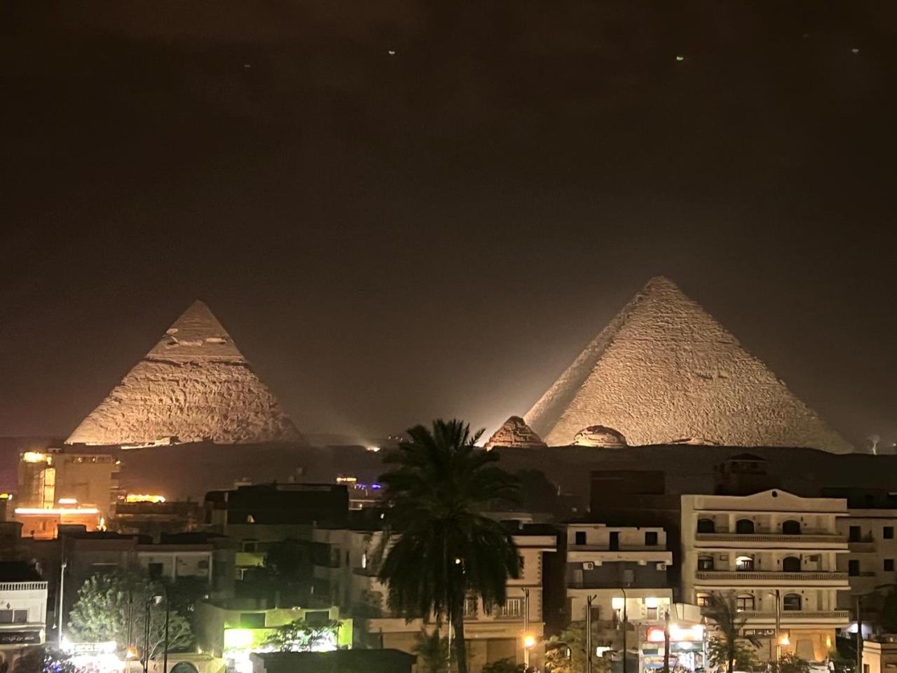 Deluxe Pyramids View Apartment *